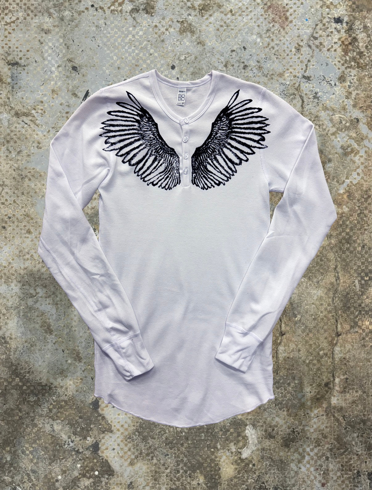 DEAD WINGS HENLEY TEE