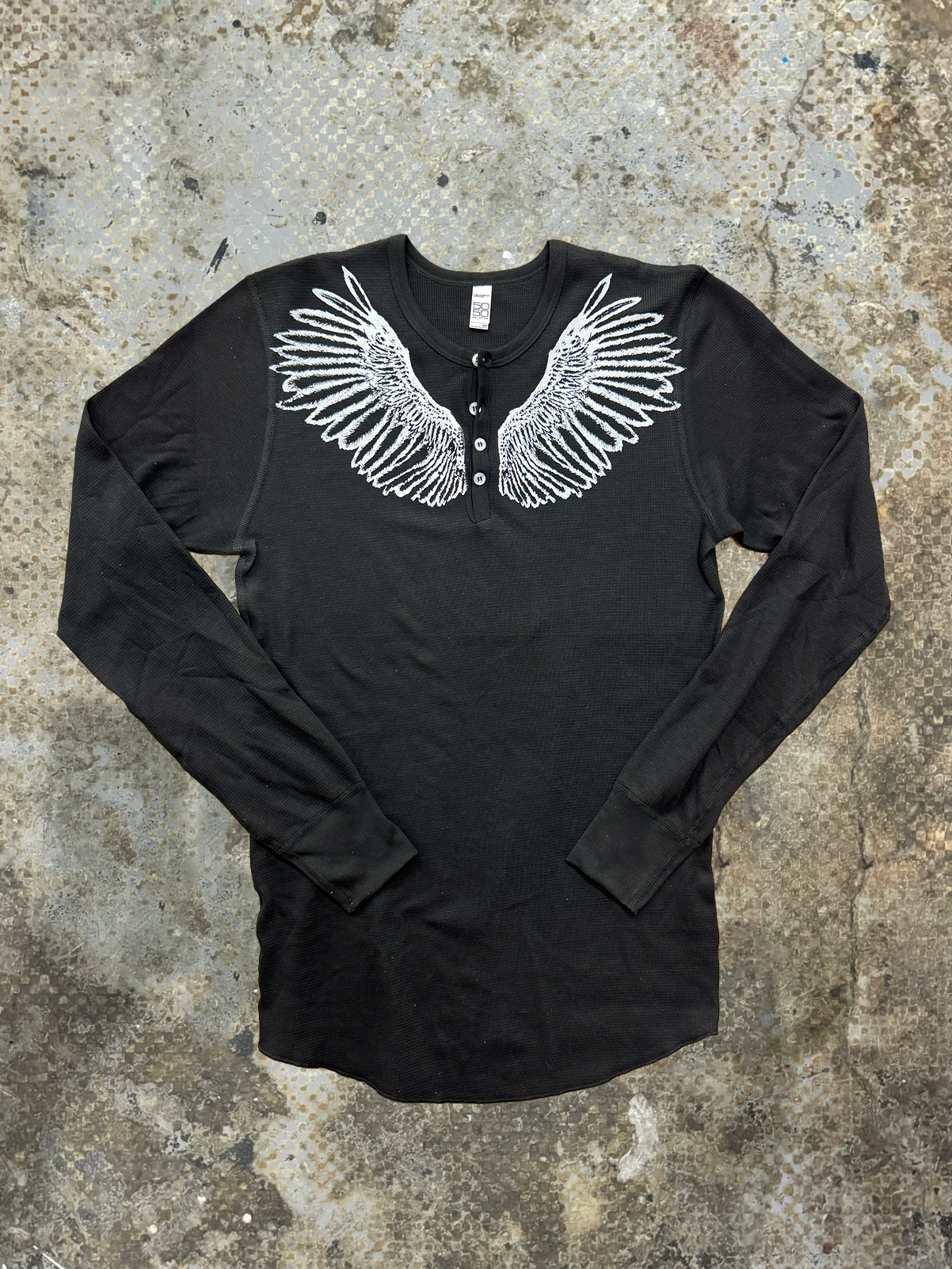 DEAD WINGS HENLEY TEE